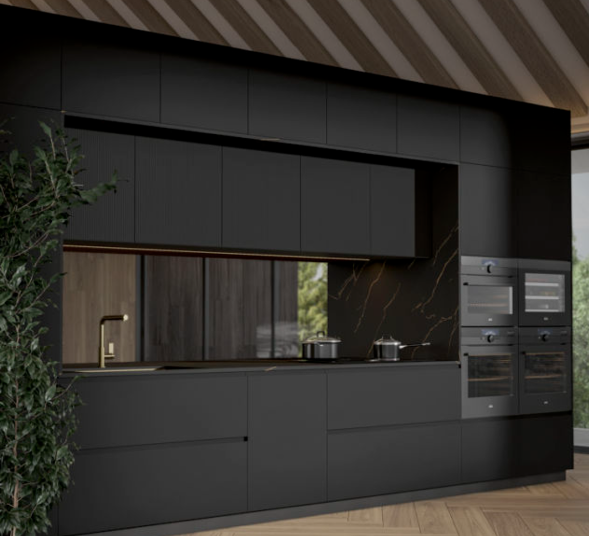 Una cucina con un grande tavolo e sedie in legno