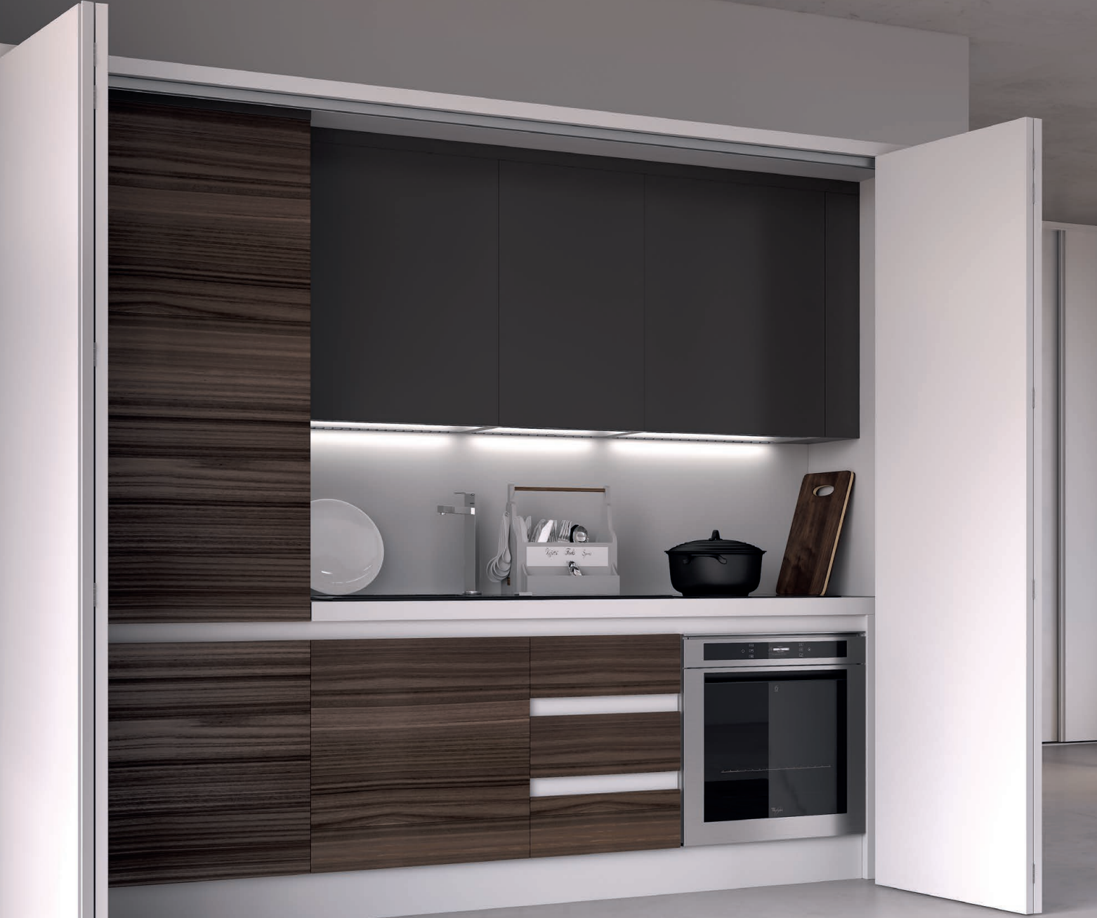 Una cucina con mobili in legno e ripiani bianchi