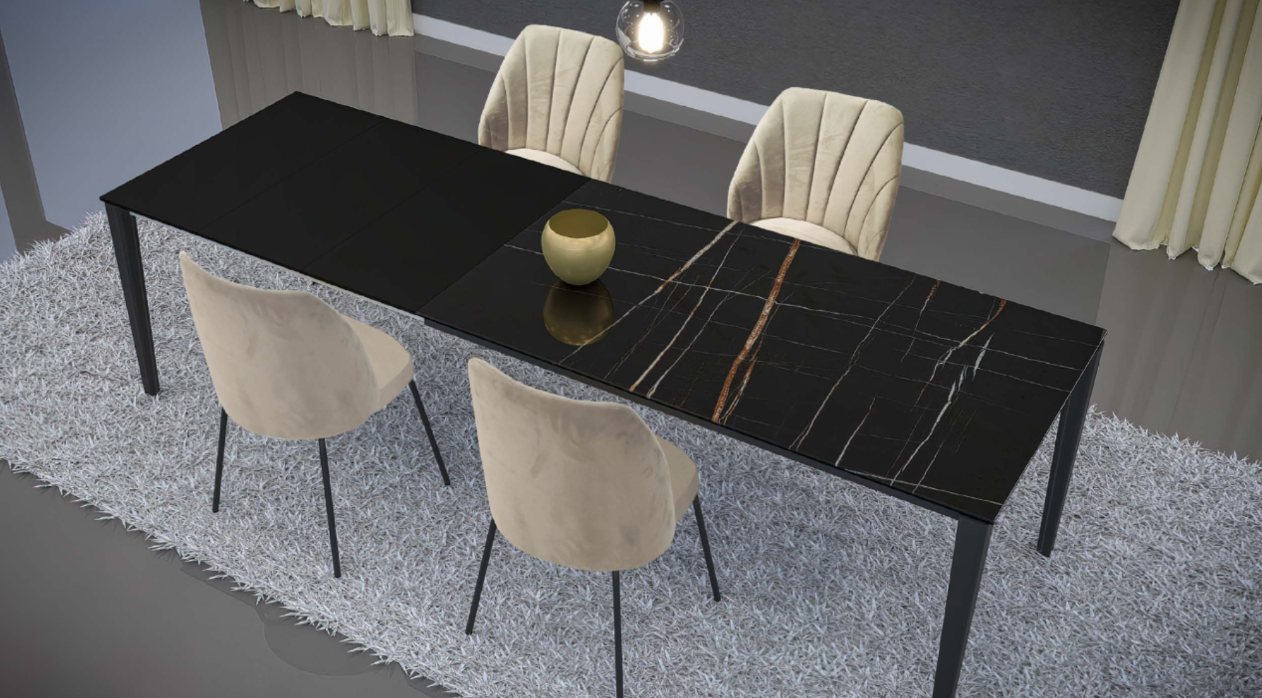 Un tavolo da pranzo con piano in marmo nero e sedie beige.