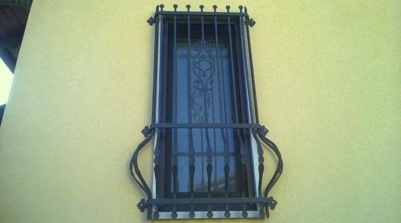 grata in ferro per finestra di un'abitazione privata - marnate - legnano
