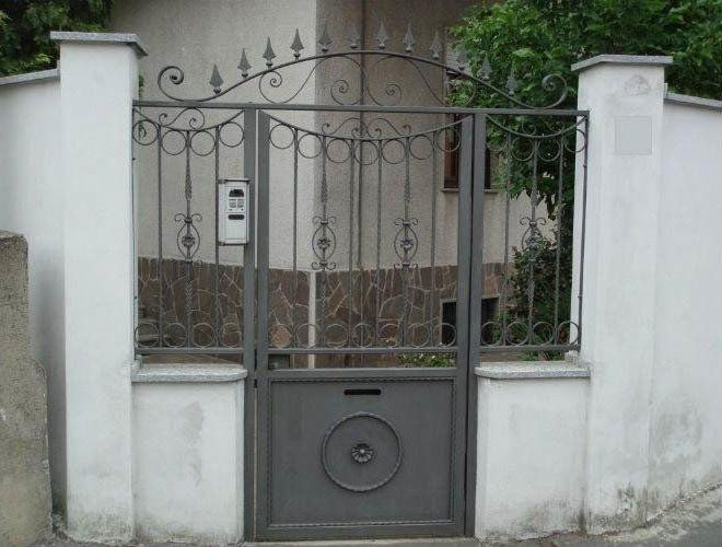 cancello in ferro battuto con decorazioni - marnate - legnano
