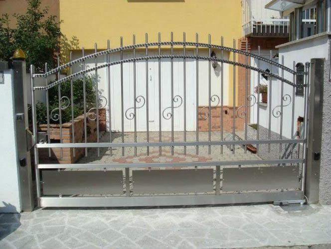 cancello d'entrata scorrevole in ferro battuto - marnate - legnano