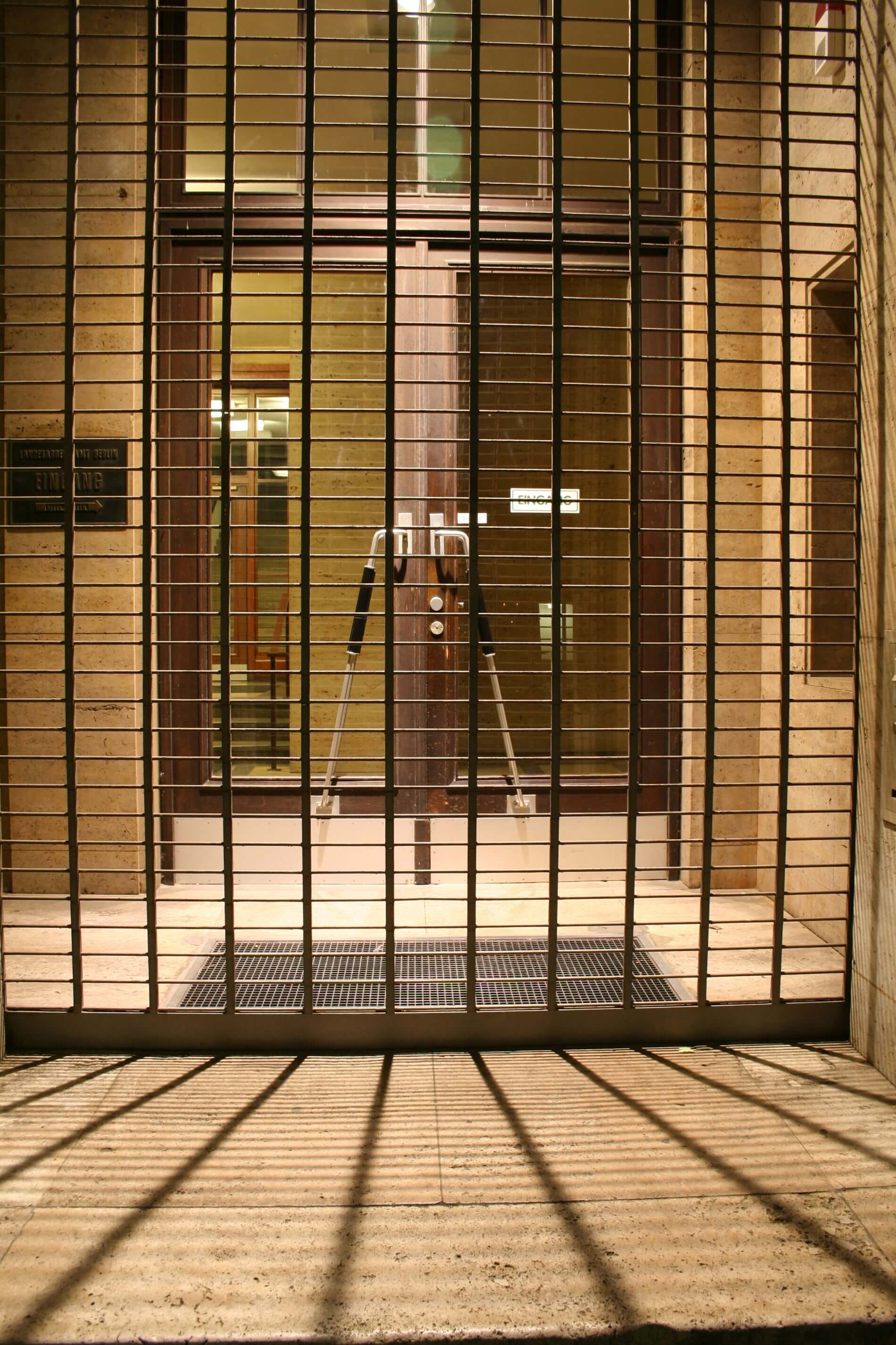 serranda di sicurezza negozio in ferro - marnate - legnano