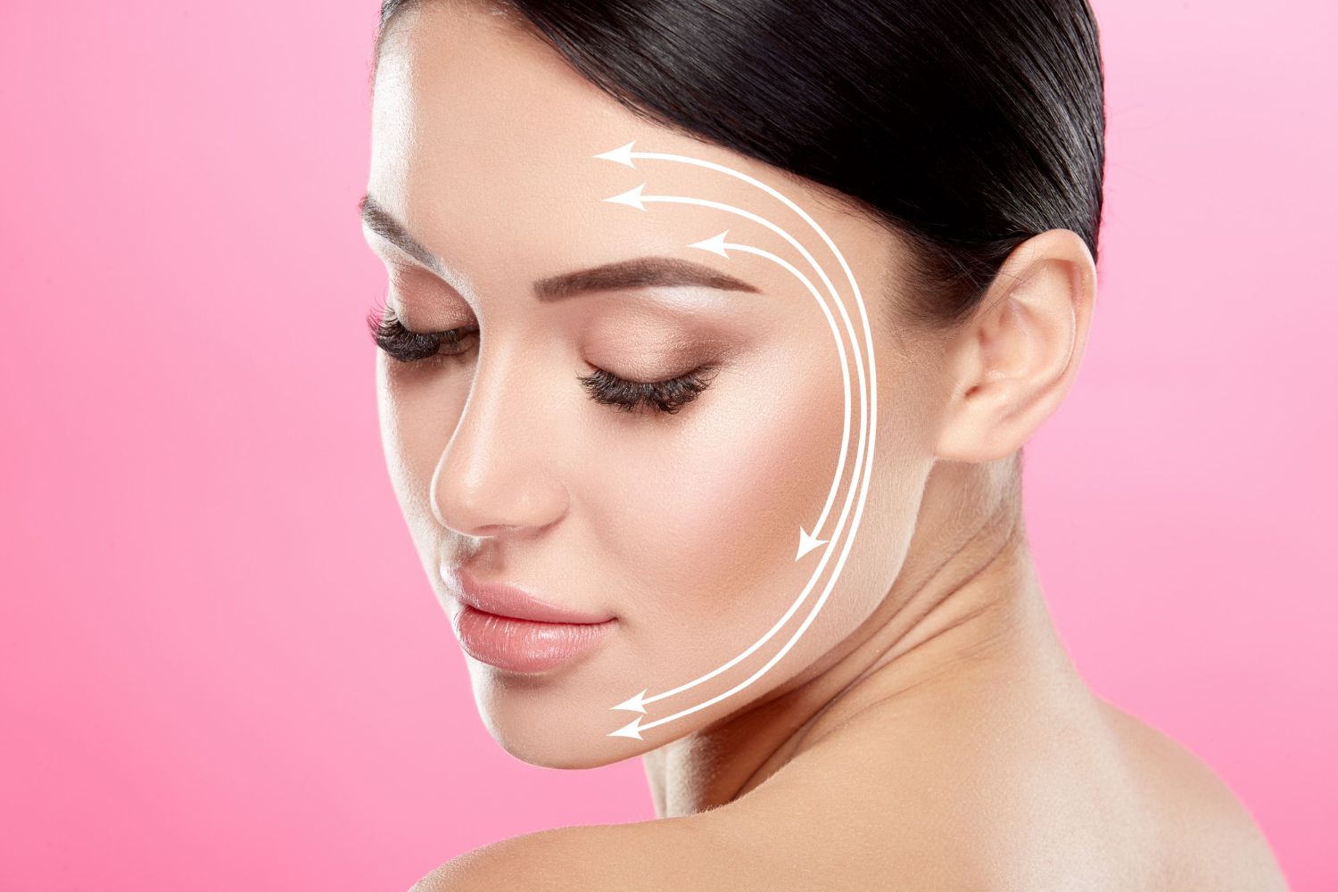 Woman's face with arrows indicating a facelift procedure on a pink background.