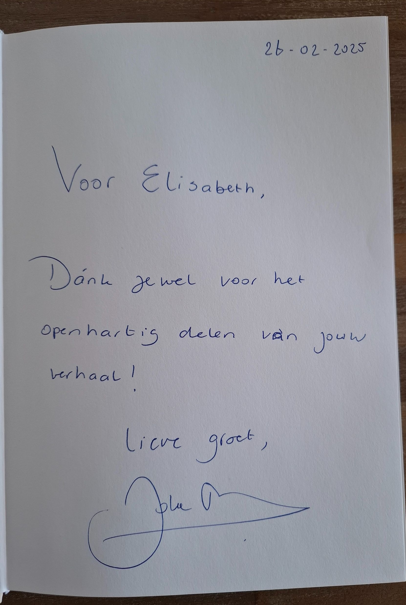 Een flyer met een foto van een bord eten en een recept voor ribeye uit de
airfryer.