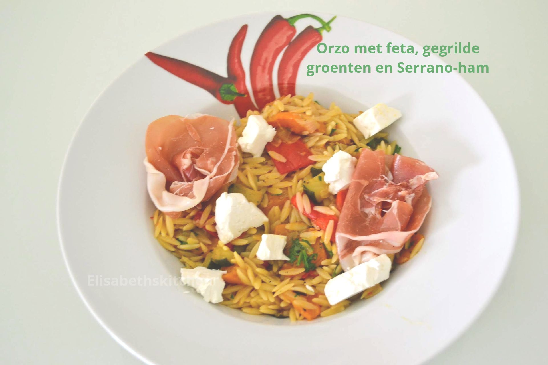 Orzo met feta, gegrilde groenten en Serrano-ham