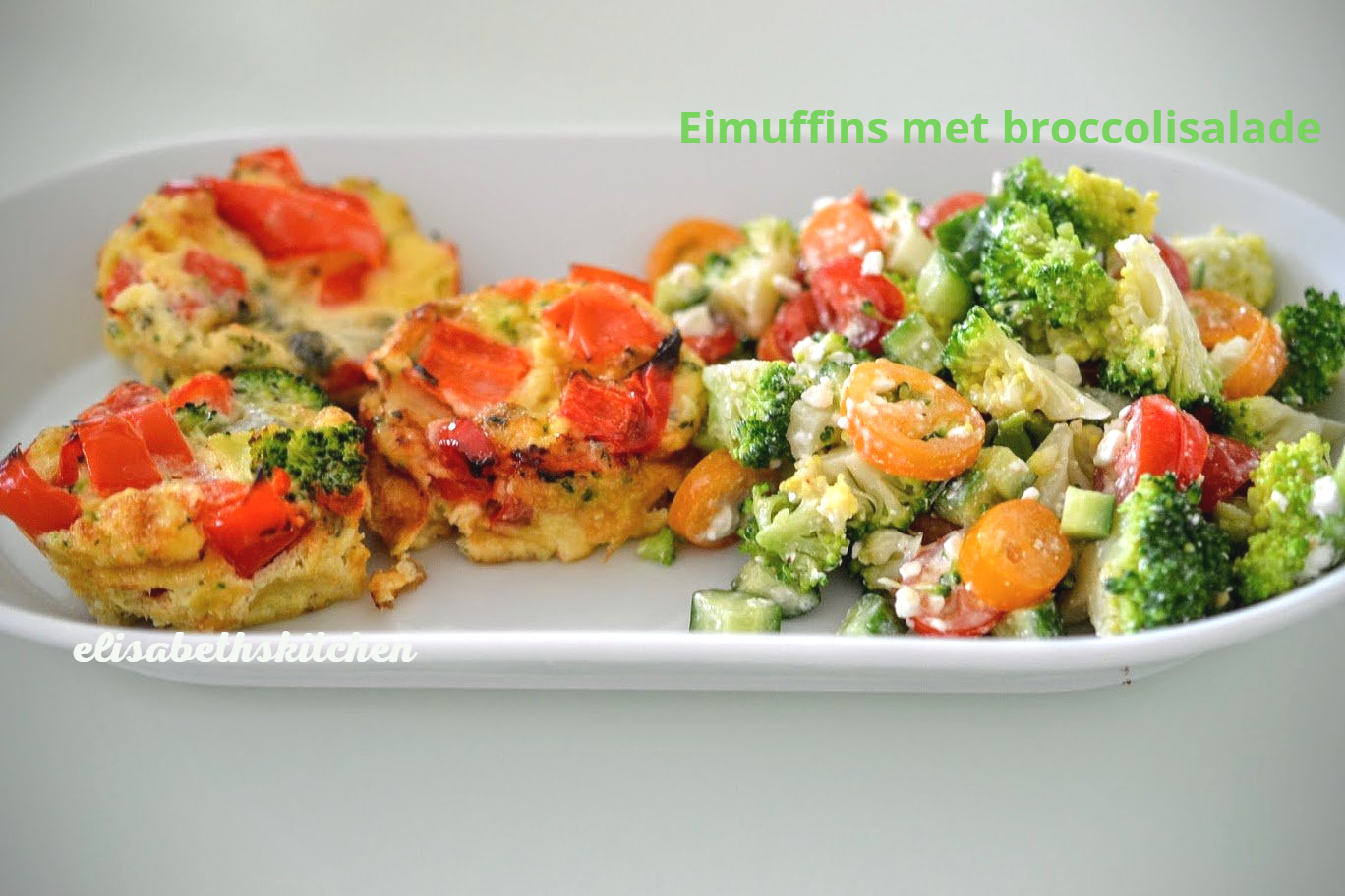 Eimuffins met broccolisalade