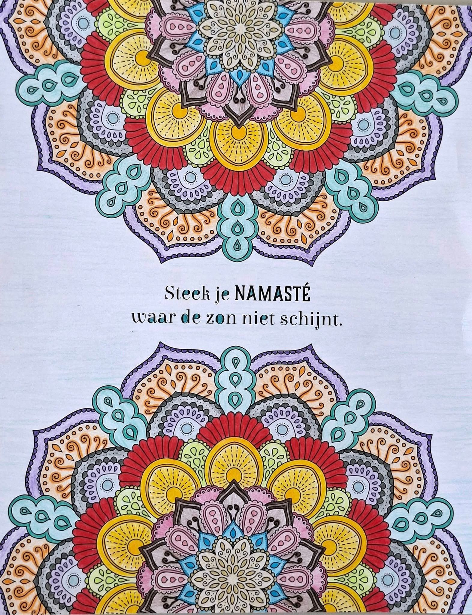 Een kleurplaat van een mandala met een citaat erop.