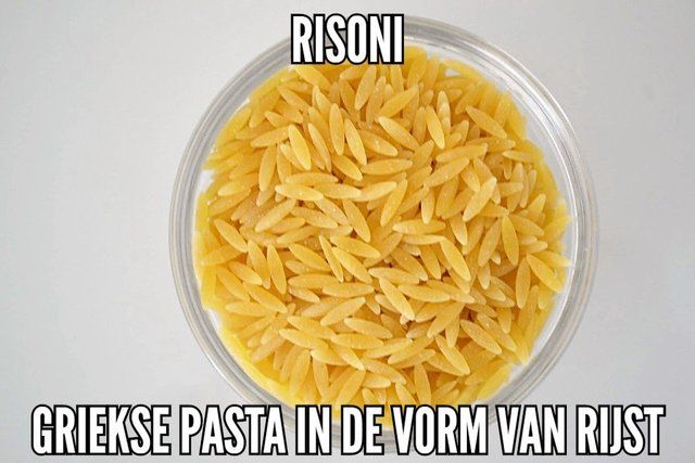 Risoni. Griekse pasta in de vorm van rijst