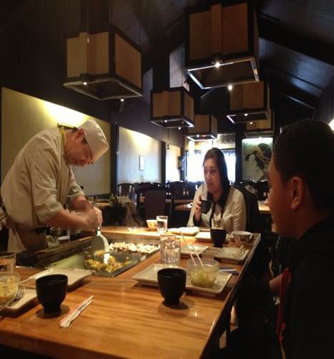  22/25 Ichiban Teppanyaki chef chopping food