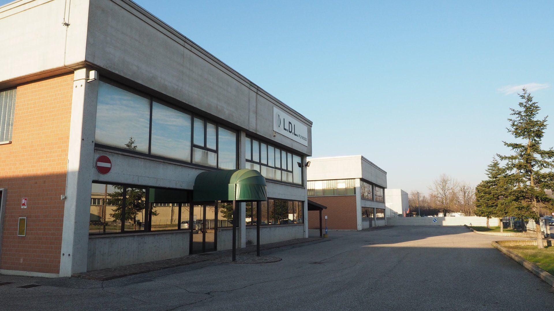 ingresso L.D.L. Plywood