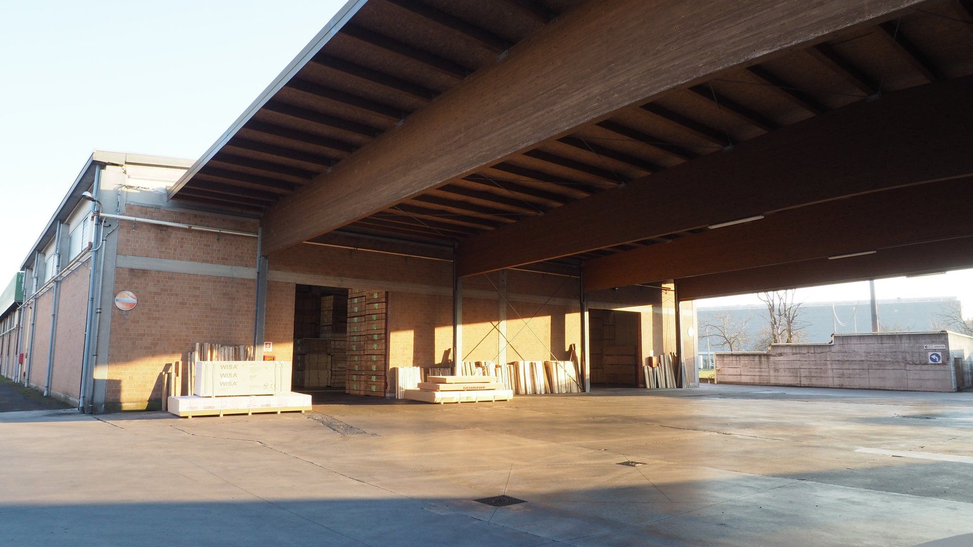 ingresso magazzino stoccaggio del legno