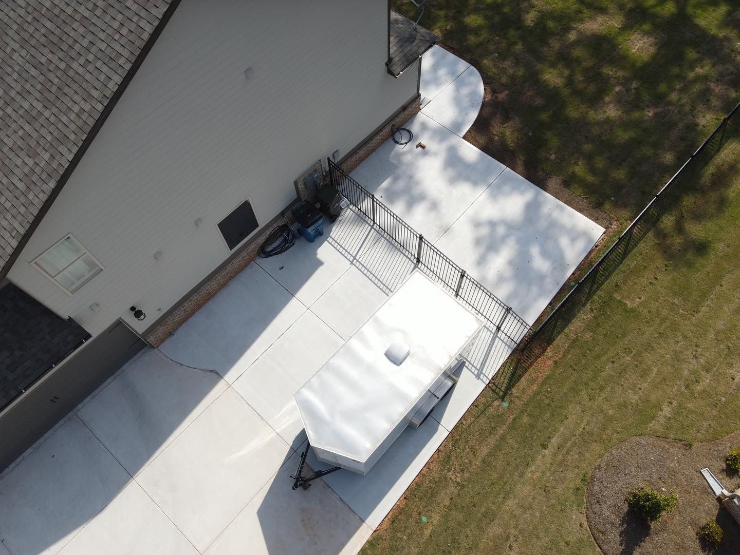 An aerial view of a trailer parked in front of a house.