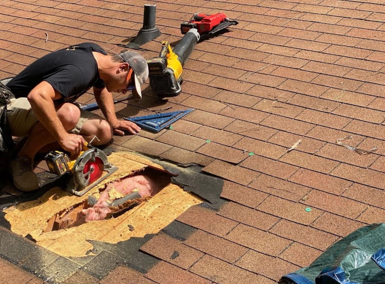 A silhouette of a person with a circle in the middle on a gray background.