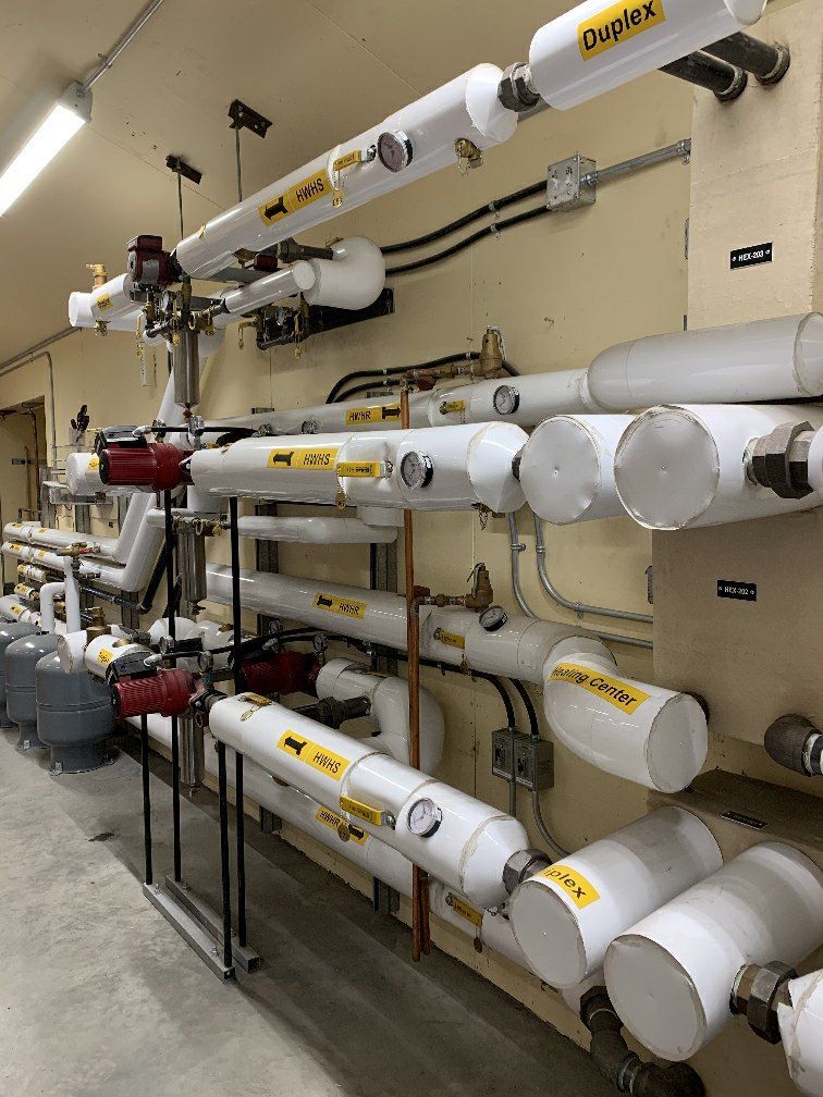 A room filled with lots of pipes and tubes