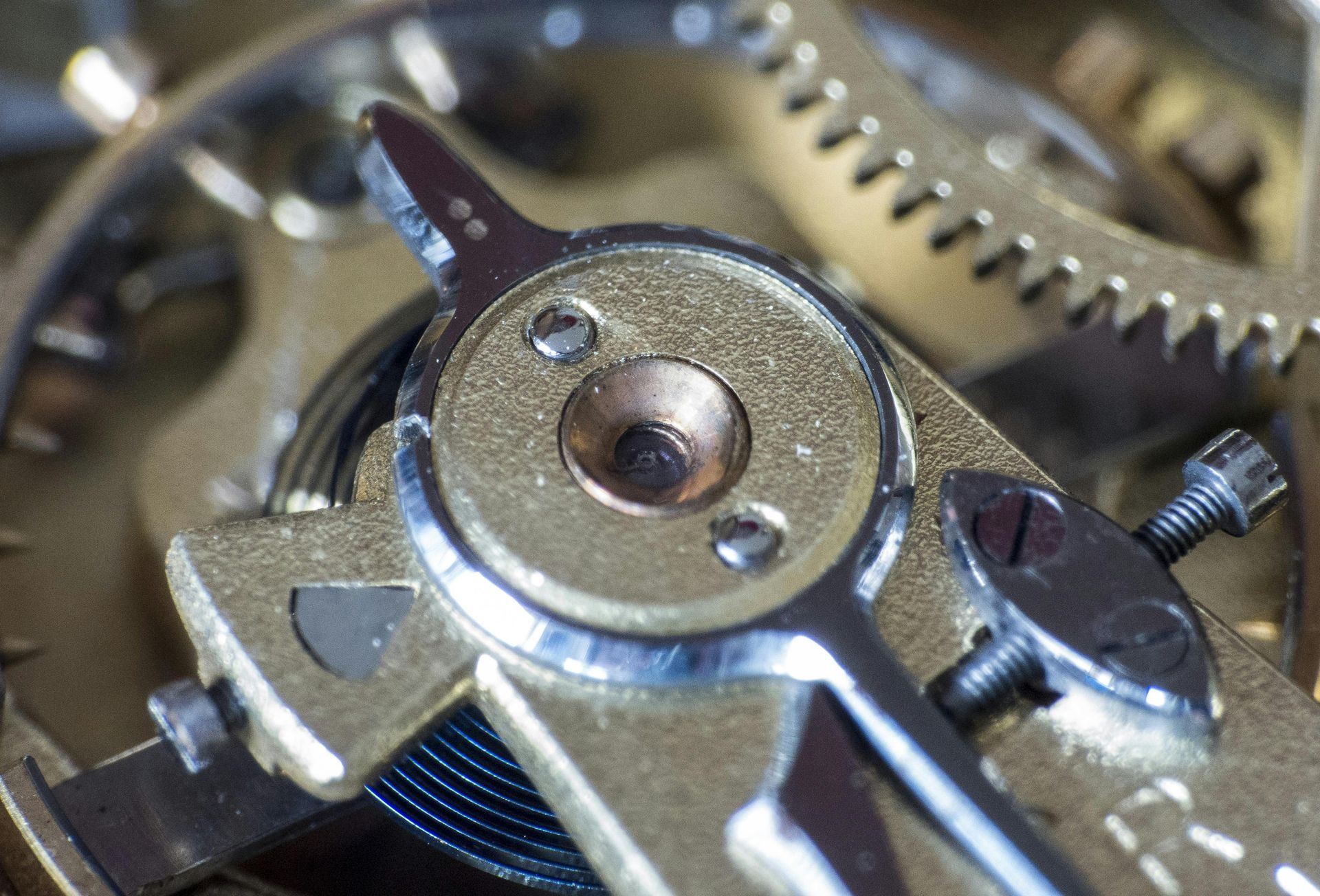 A close up of the inside of a watch mechanism.
