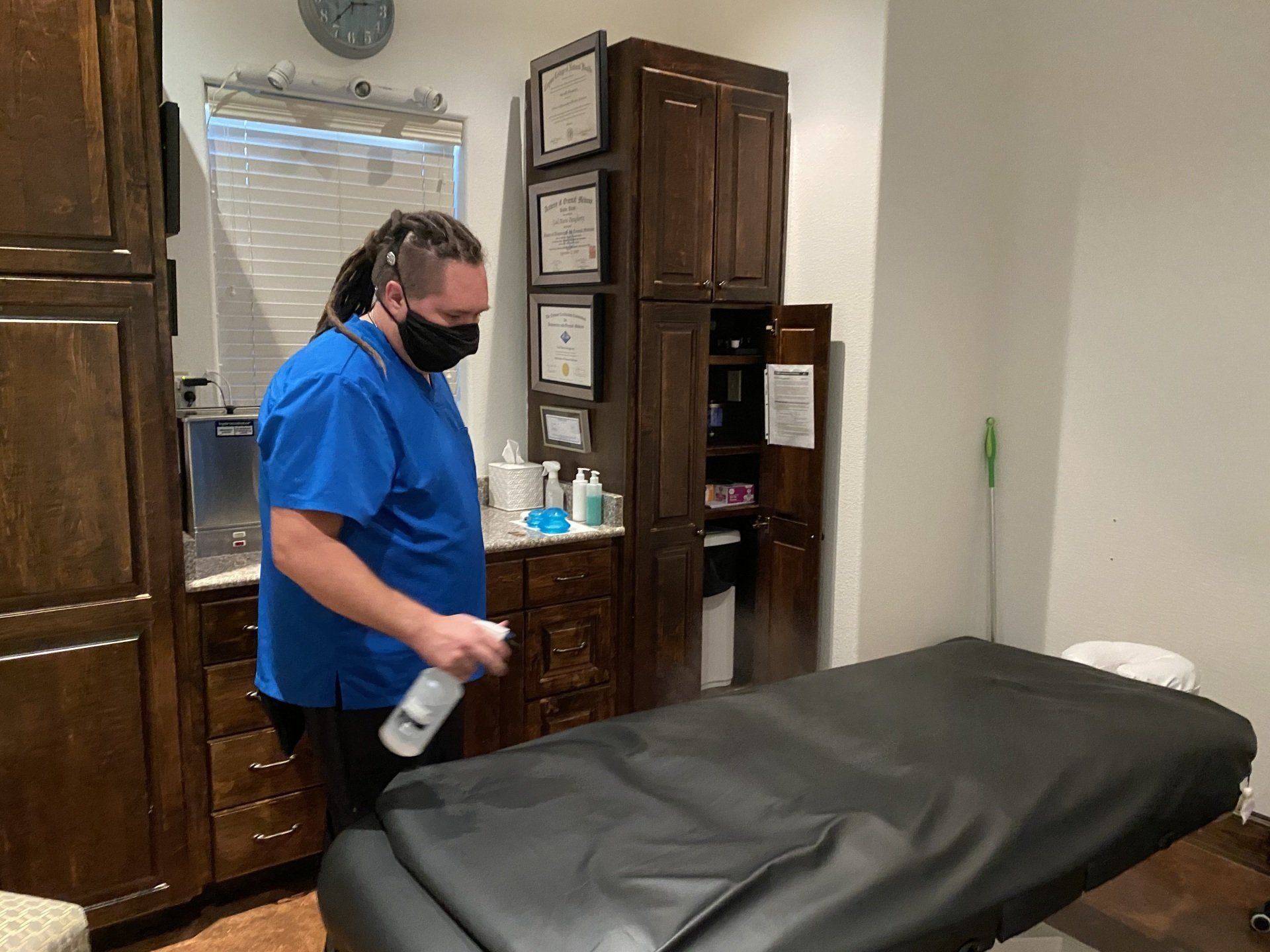 Billy Sanitizing Massage Table 2