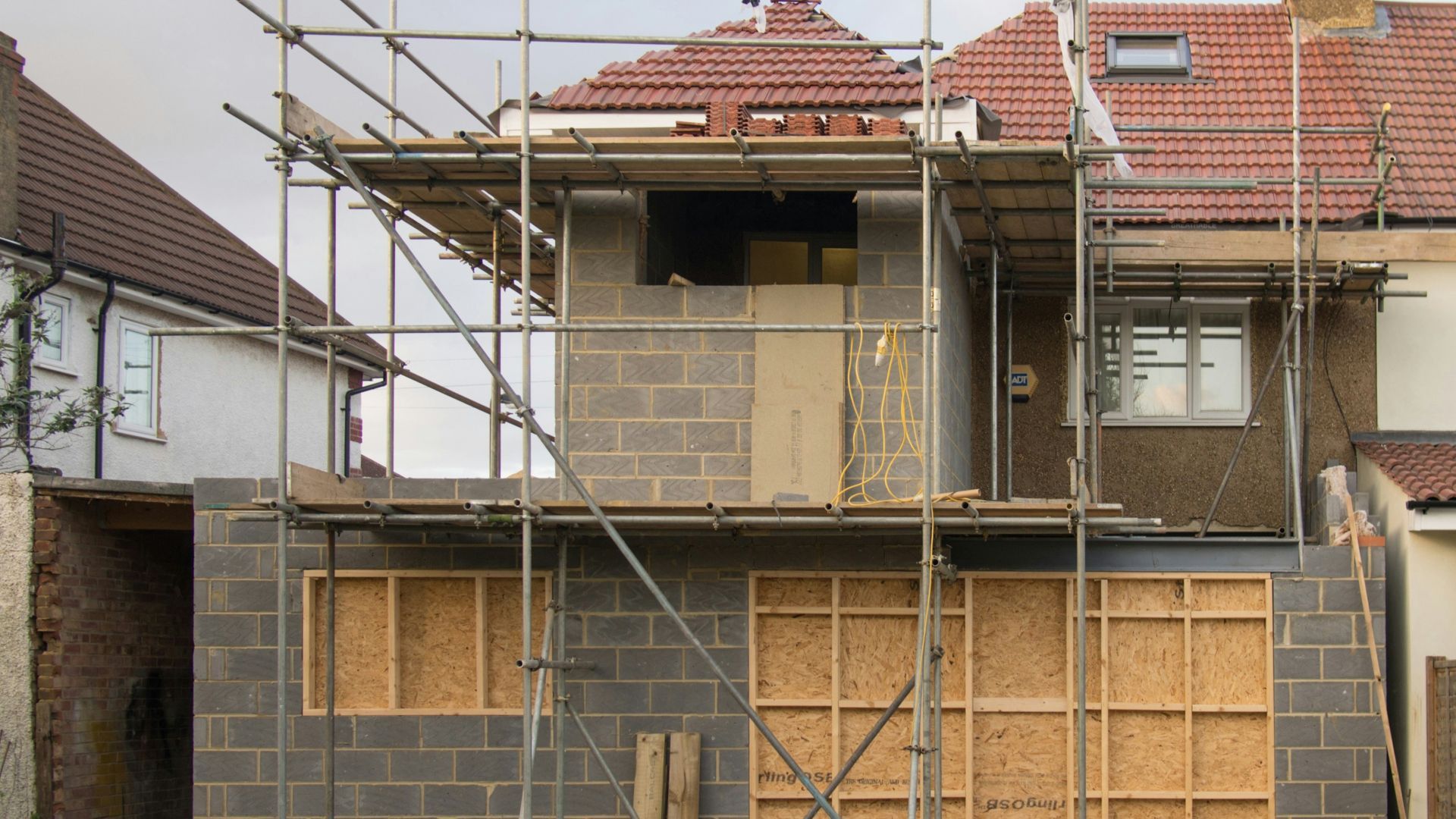 a house that is being built with scaffolding around it