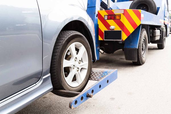 Roadside Tow Safety: When You Must Leave Your Vehicle Behind