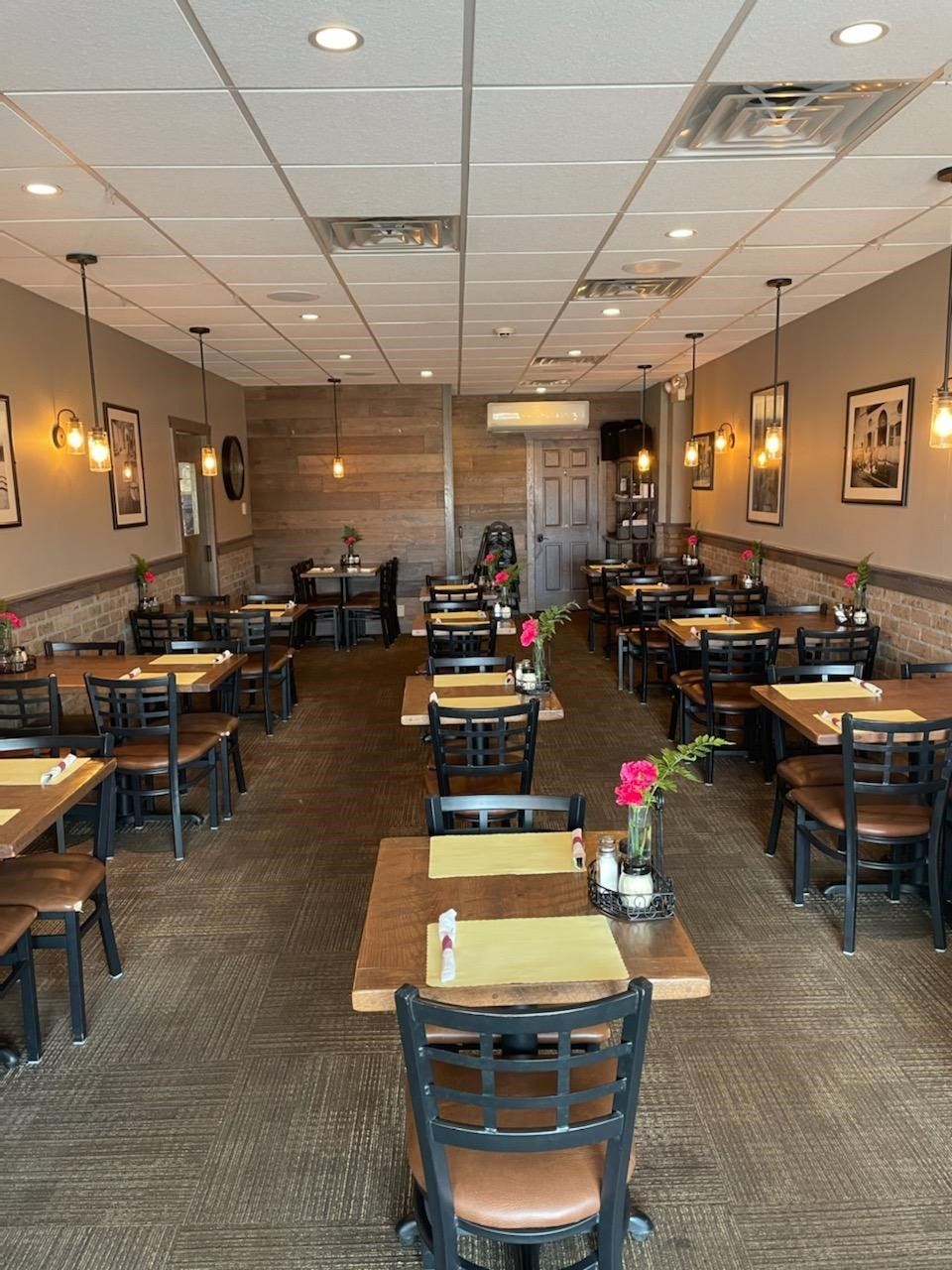 West Erie Restaurant Interior — Erie, PA — Valerio’s Italian Restaurant & Pizzeria