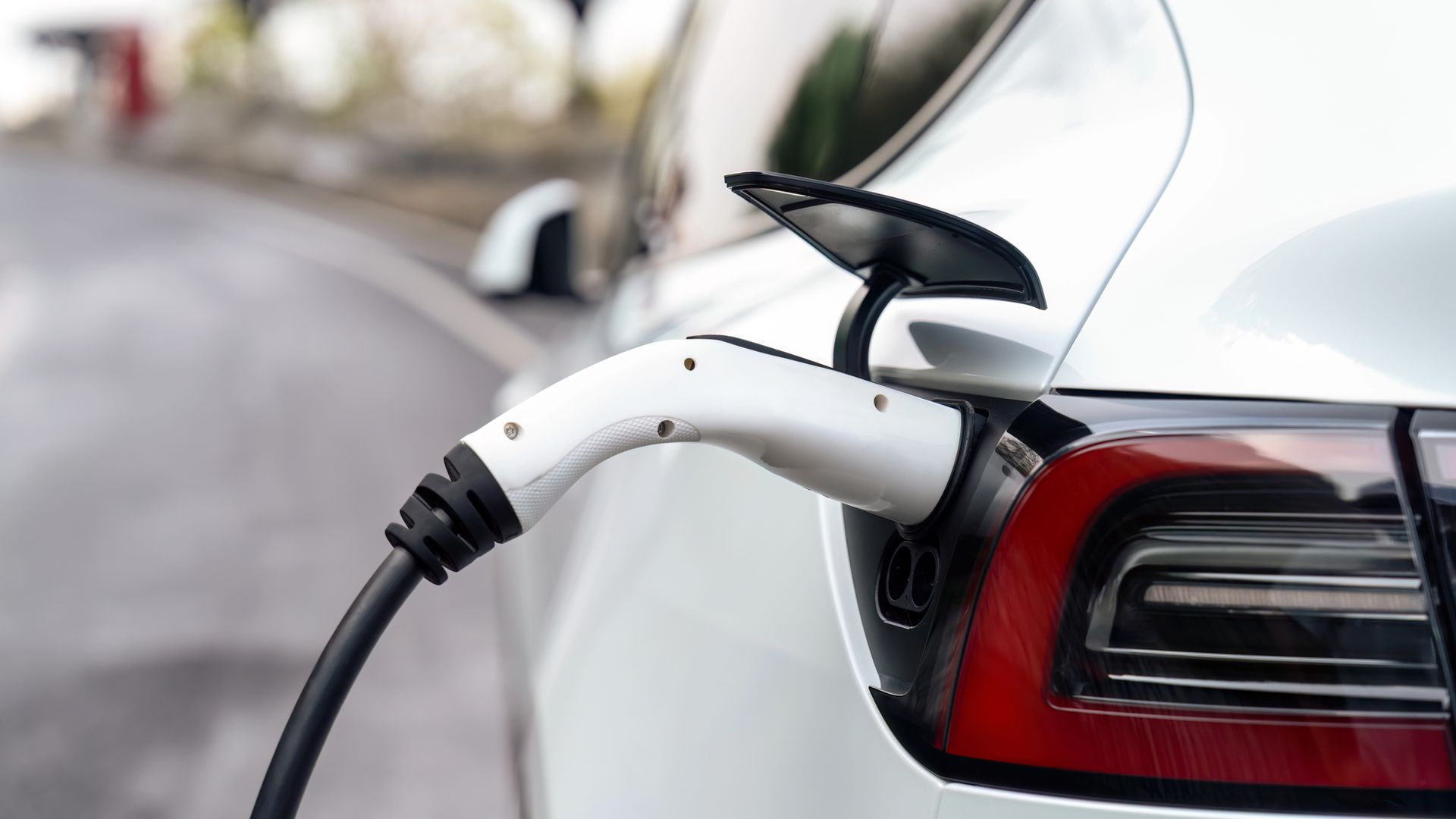 Sähköautojen latausasemien asennukset