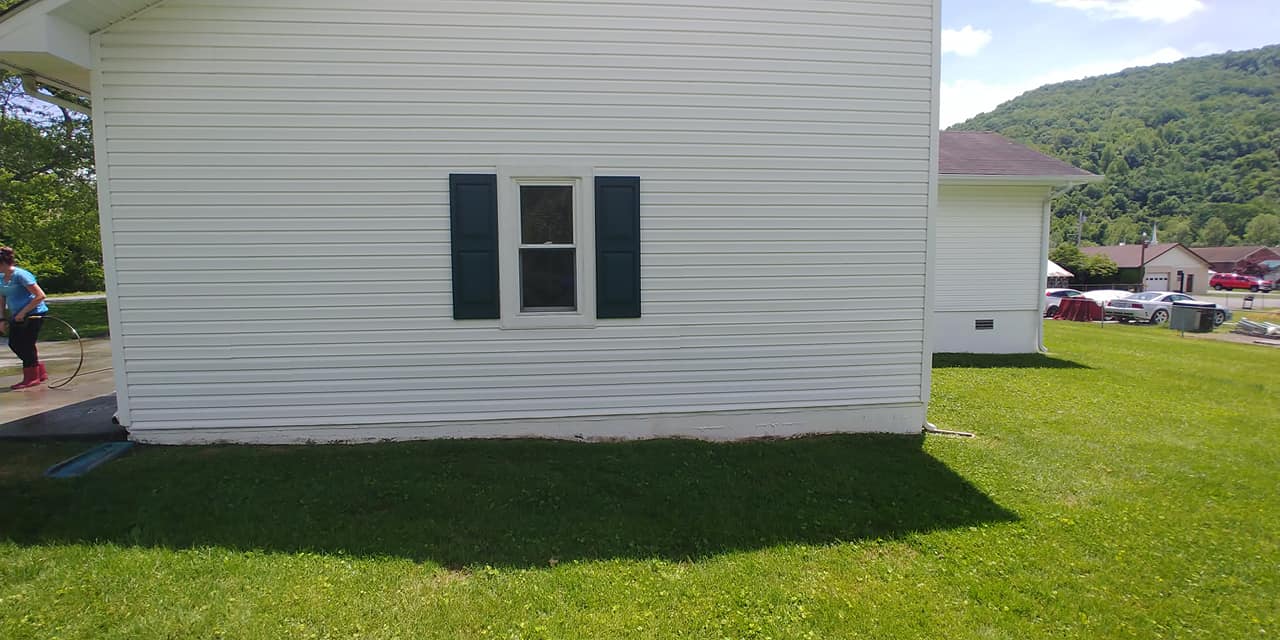 Clean House Siding — Kingsport, TN — C&E Cleaning Services