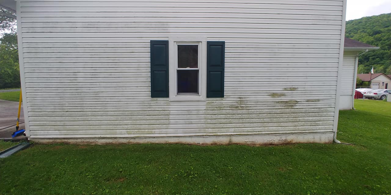 Dirty House Siding — Kingsport, TN — C&E Cleaning Services