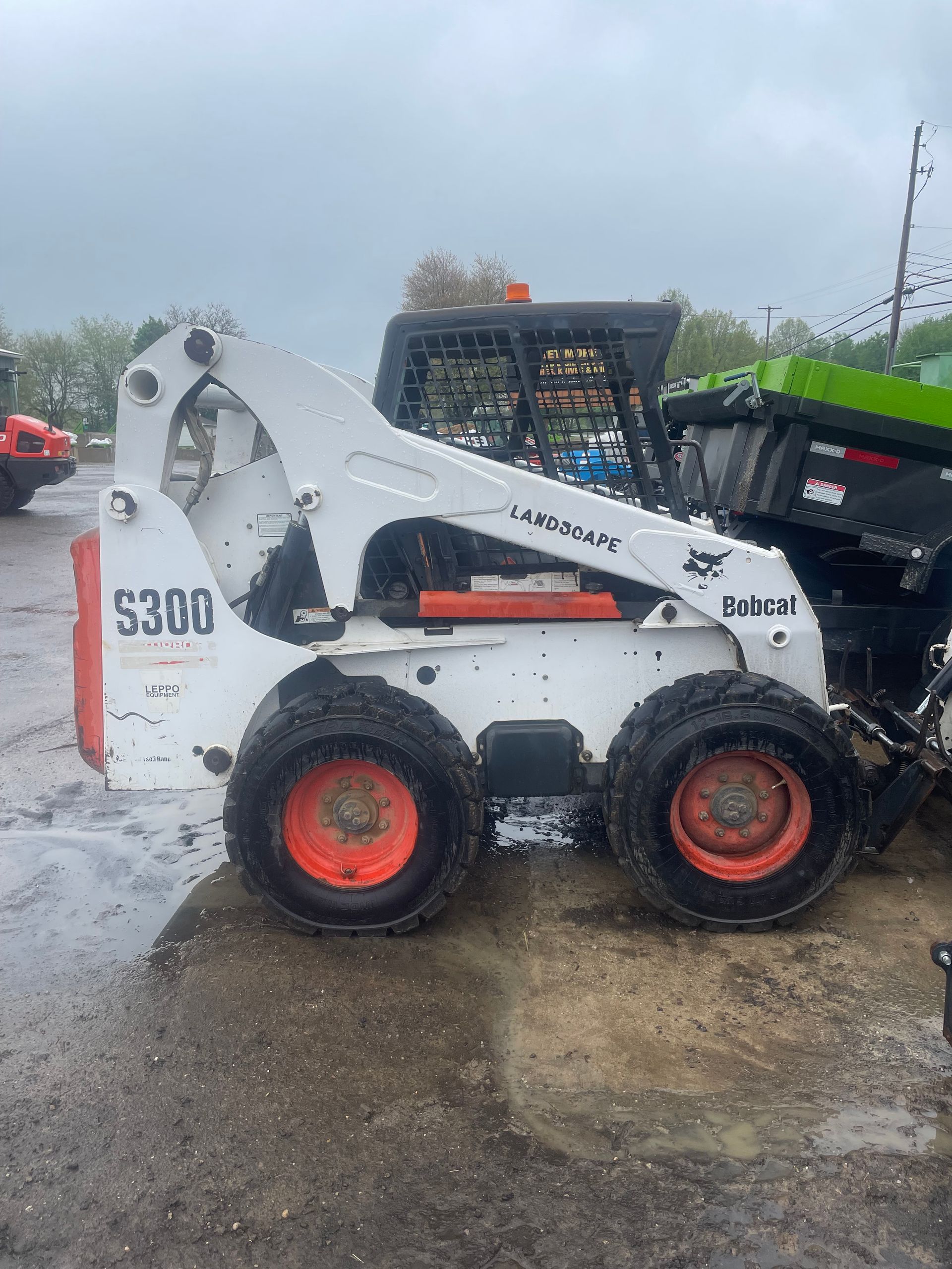 Bobcat S650/S300 Tire Skid Steer