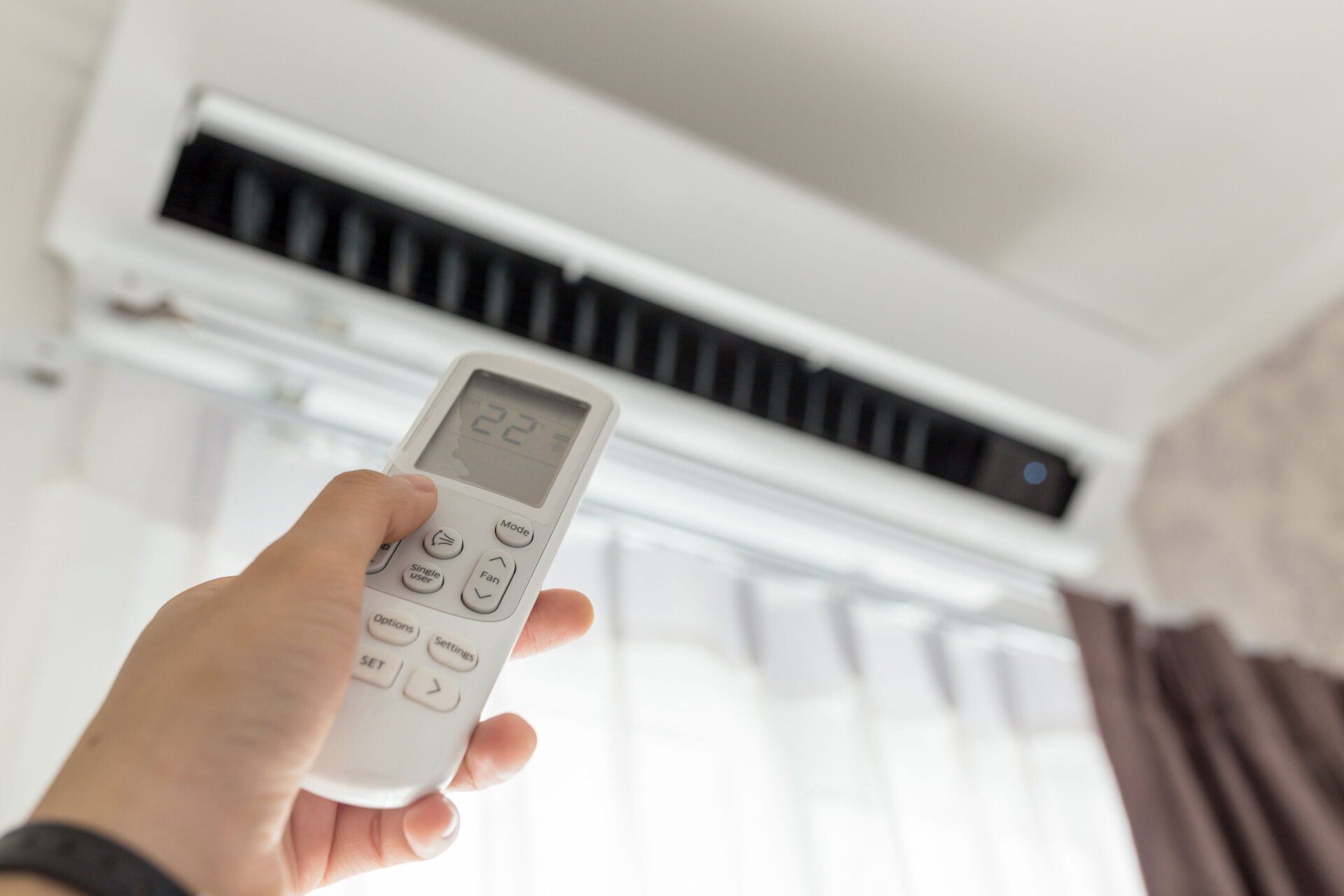 Hand opening an aircondition unit using a remote control