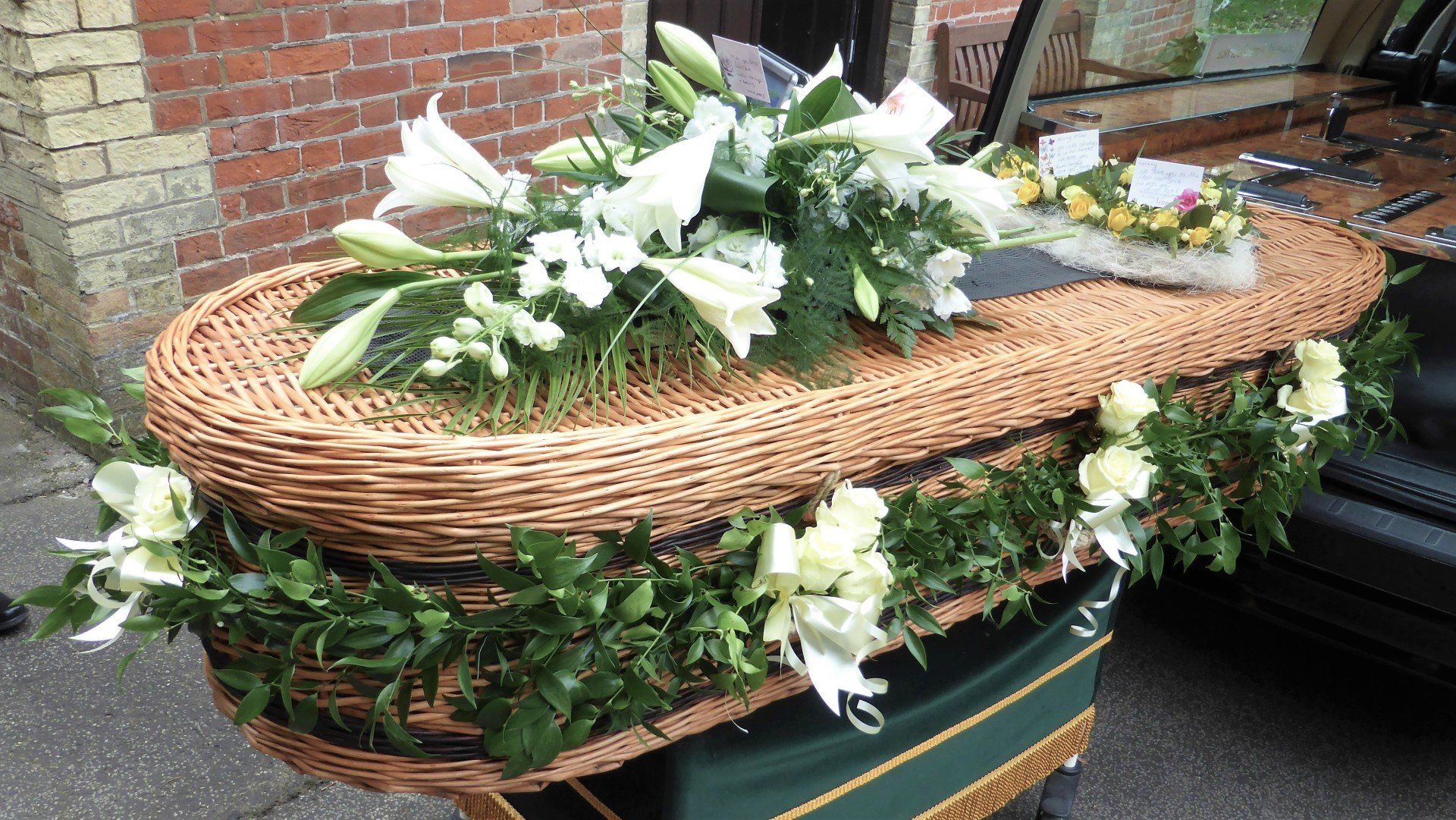 14. Full Soft Ruscus Garland with white Roses and ribbon posies