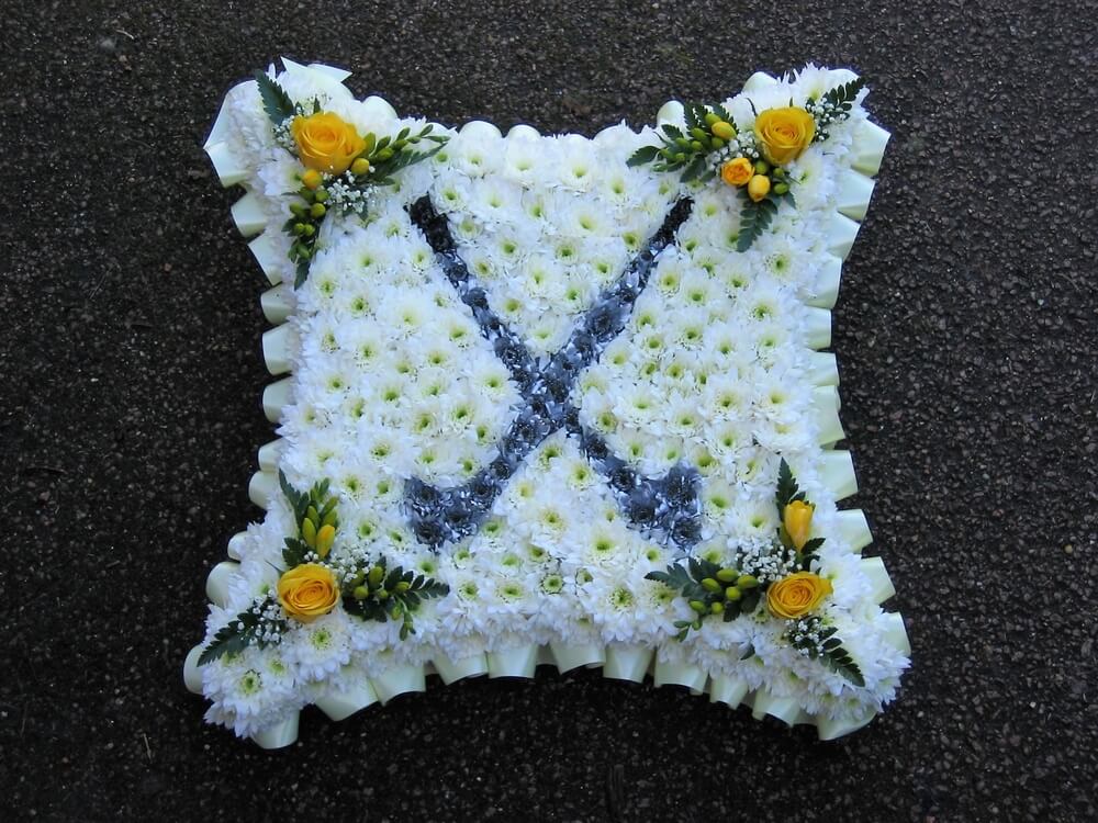 1.  18” Cushion with crossed Golfing Irons to the centre, cream ribbon edge and yellow Rose and Freesia posies