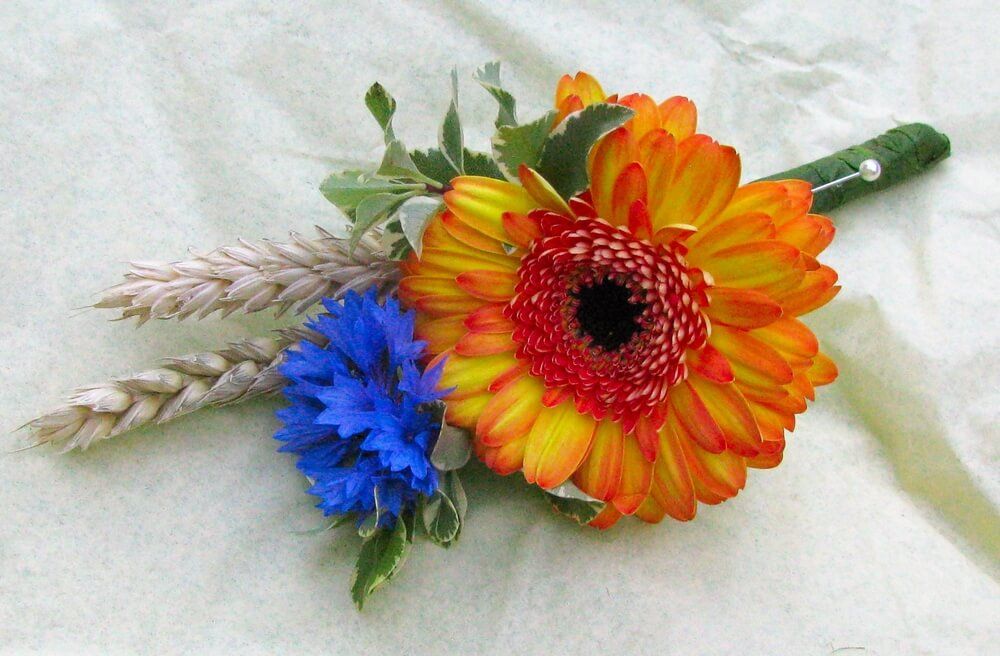 Elisabeth Bemment Floral Design -Button Holes & Corsages