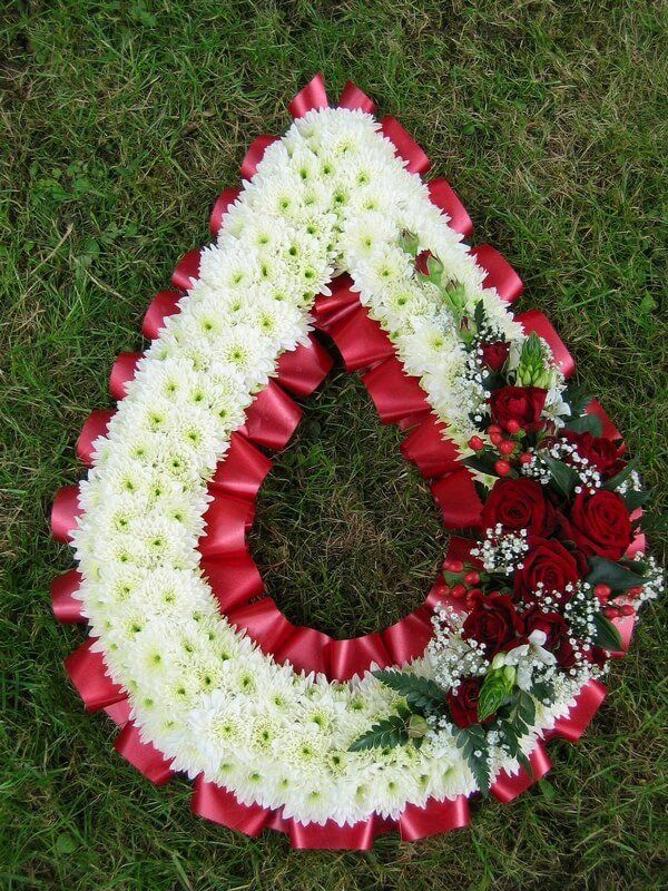 10. Teardrop in white with red ribbon edge and red Roses posy