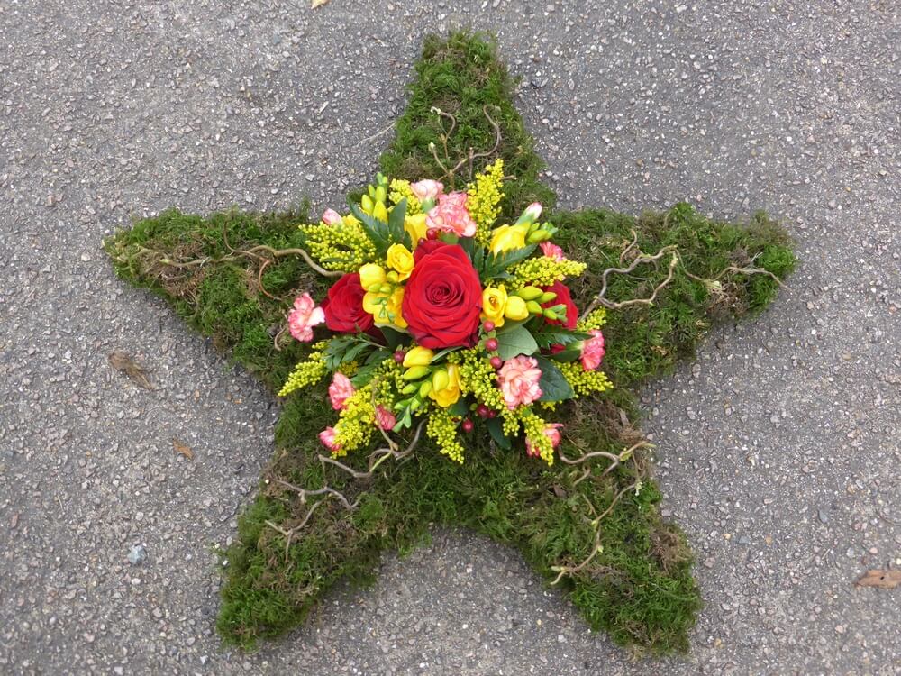 87. 24” Star with natural moss, twisted Willow and flowers