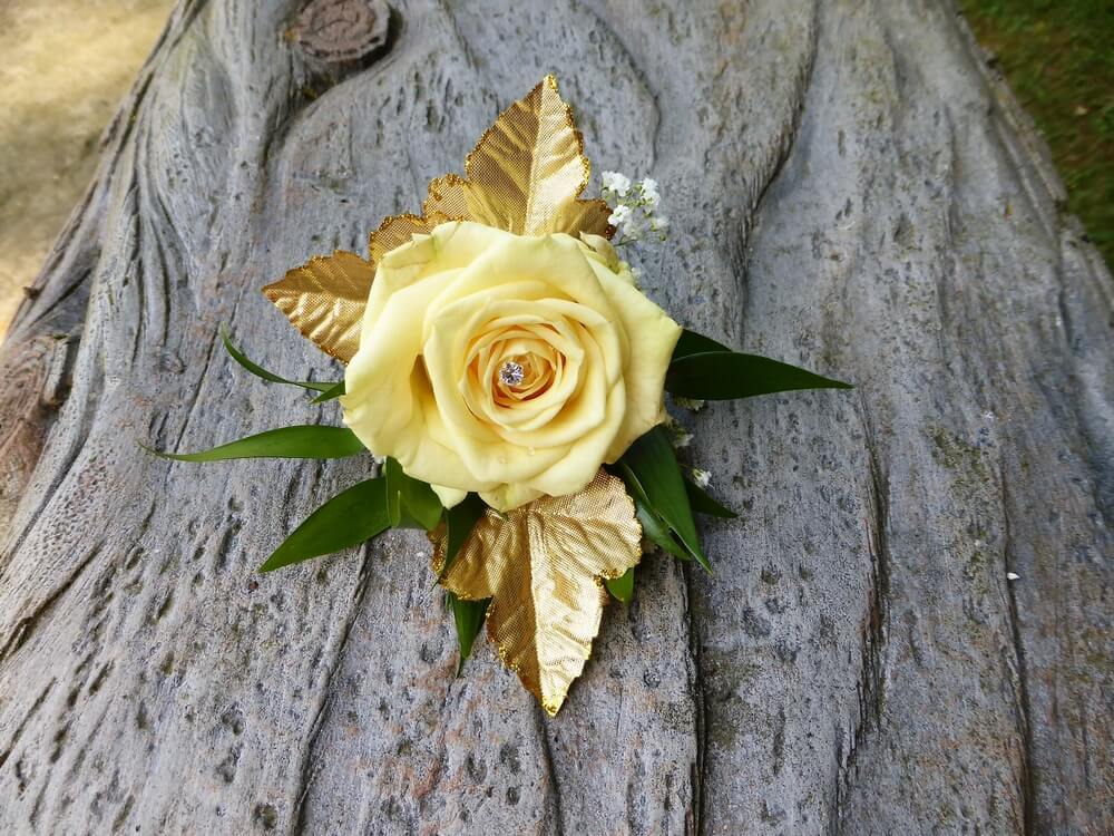 Elisabeth Bemment Floral Design -Button Holes & Corsages