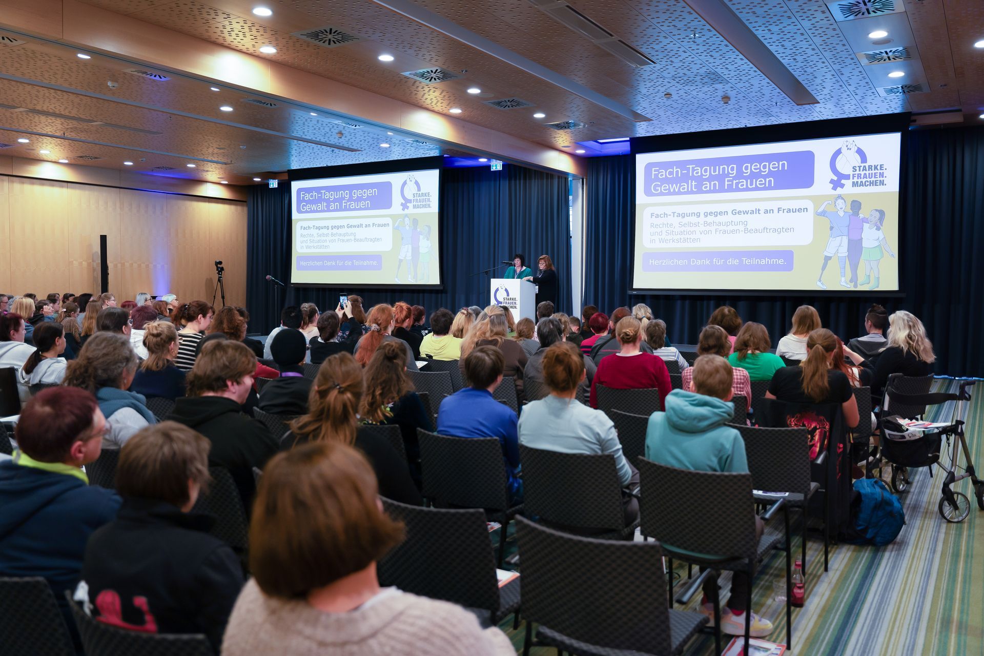 Konferenz mit  200 Teilnehmern - professionelle Event Fotografie