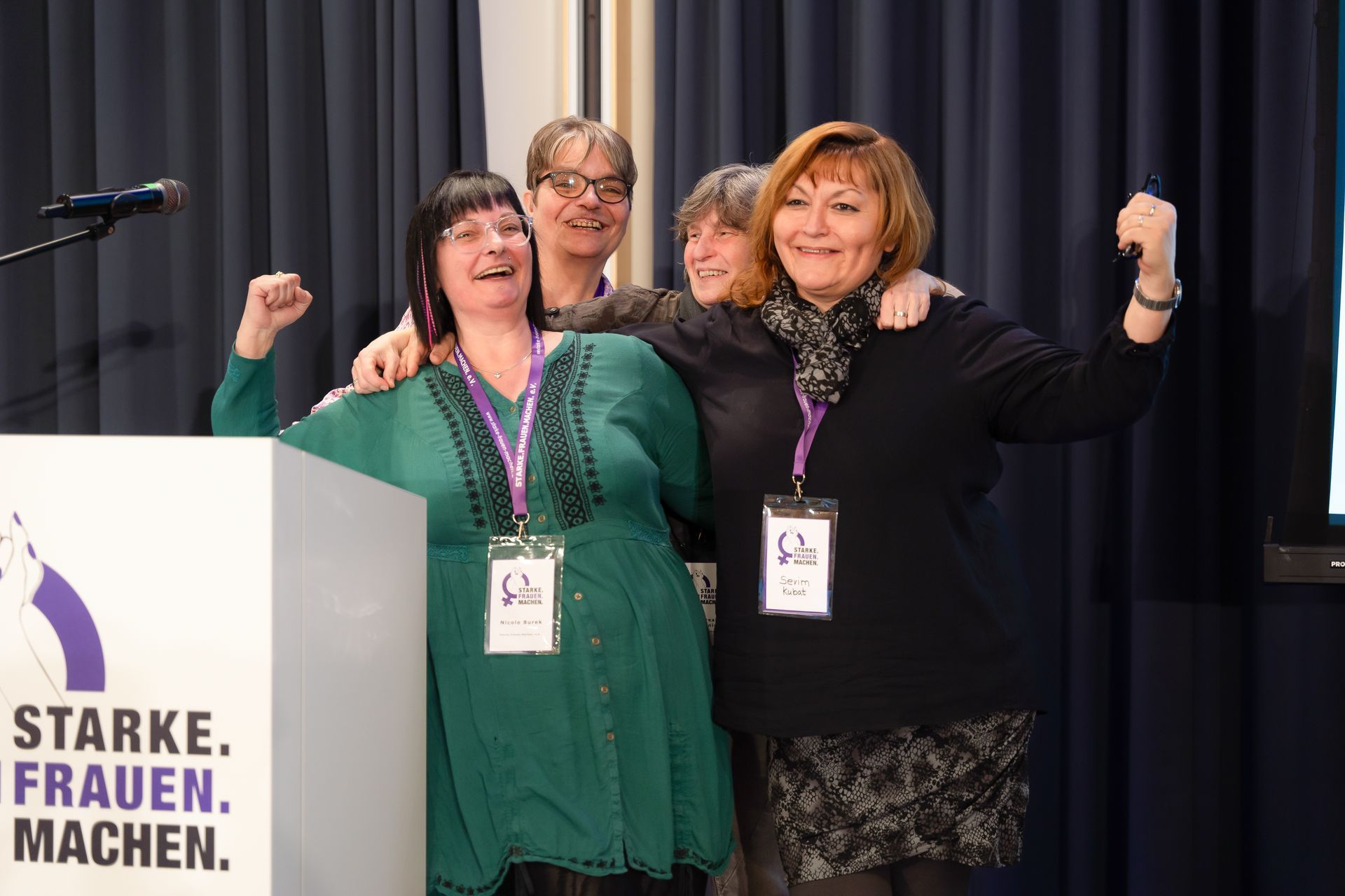 Vier Vorständinnen Starke.Frauen.Machen. e.V.bei Podiumsdiskussion