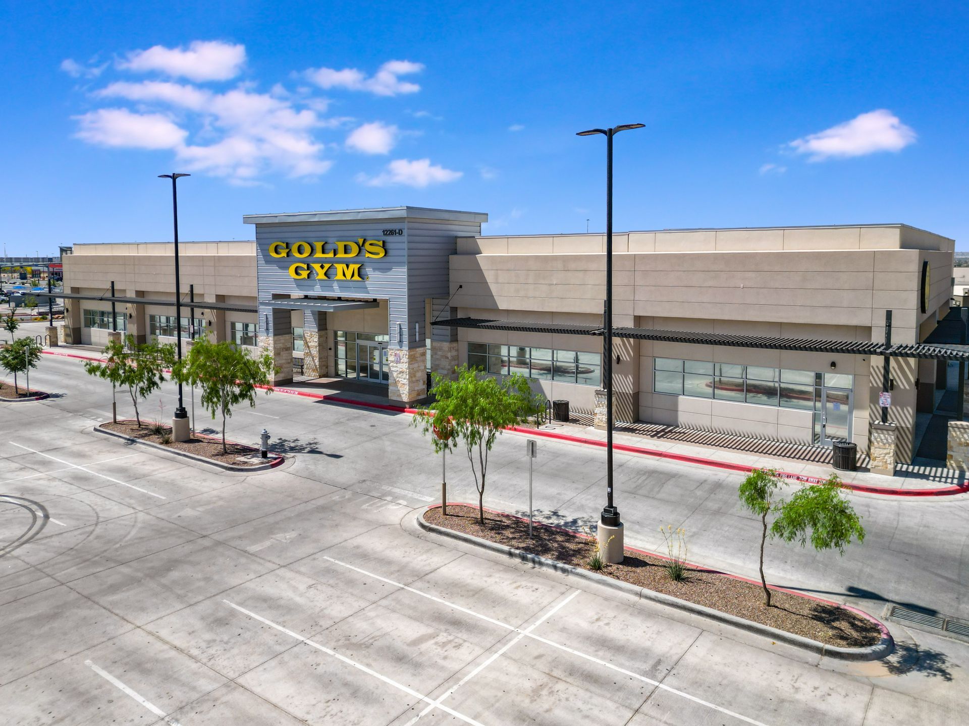 Retail frontage along busy El Paso corridor with strong visibility