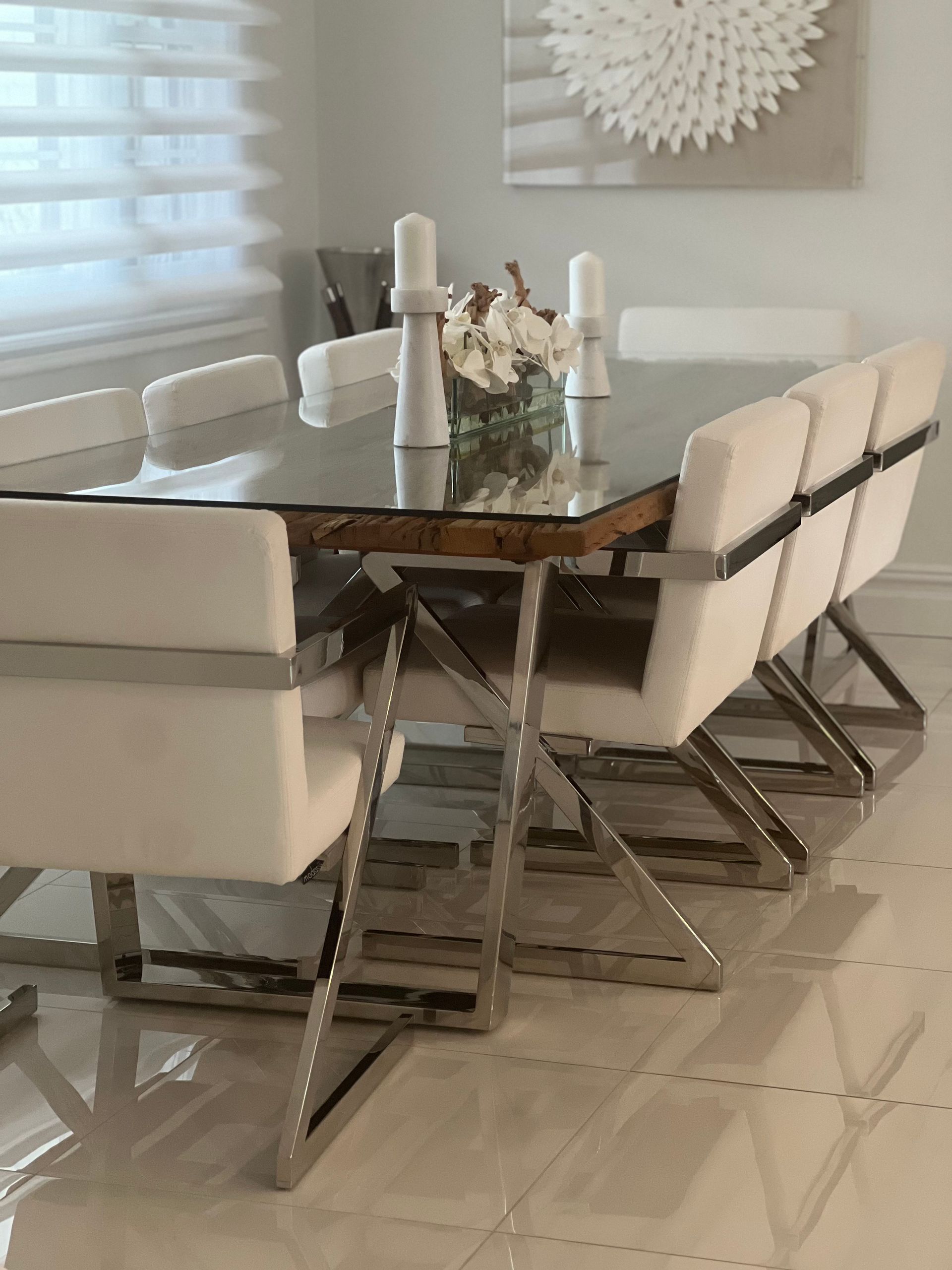 Amaya's Cleaning Service - A dining room with a glass table and white chairs