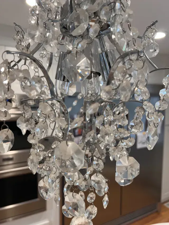 Amaya's Cleaning Service - A chandelier is hanging from the ceiling in a kitchen.