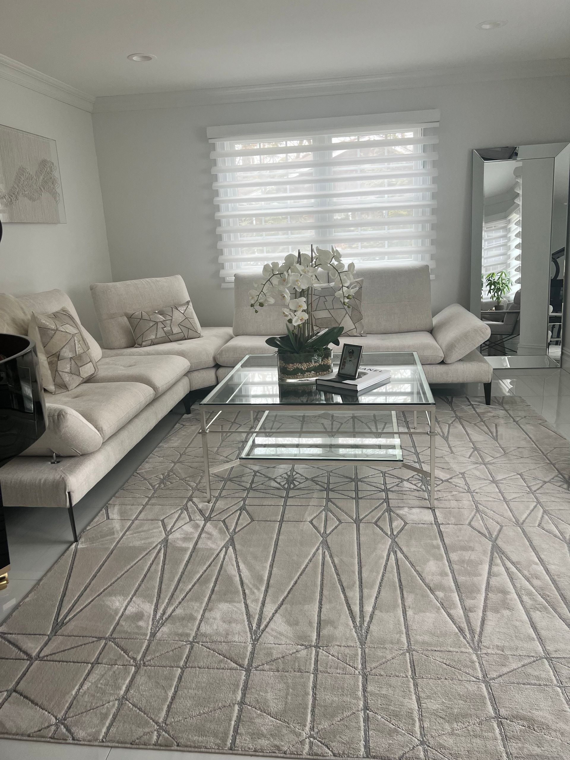 Amaya's Cleaning Service - A living room with a couch , coffee table , and rug.