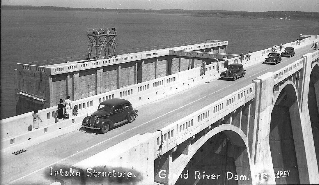A black and white photo of a bridge over a body of water