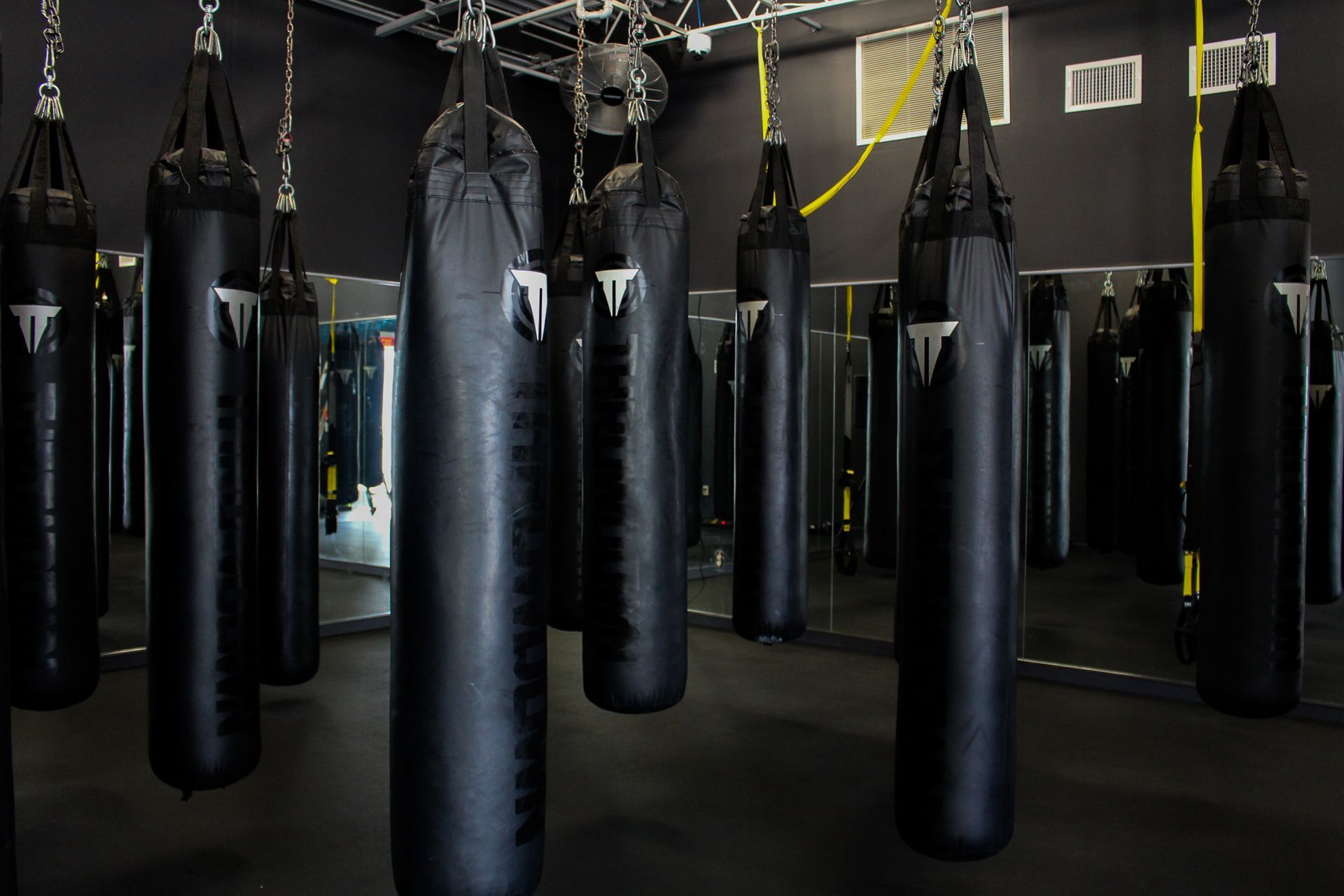 Boxing classes in Metairie | Group boxing fitness | Boxing training | Chronos BHW | Fitness center in Metairie