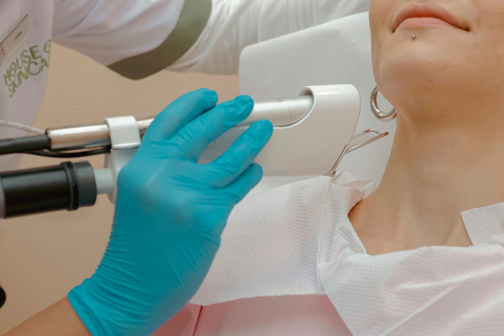 Aesthetic provider performing laser skin resurfacing treatment in Metairie at Chronos BHW