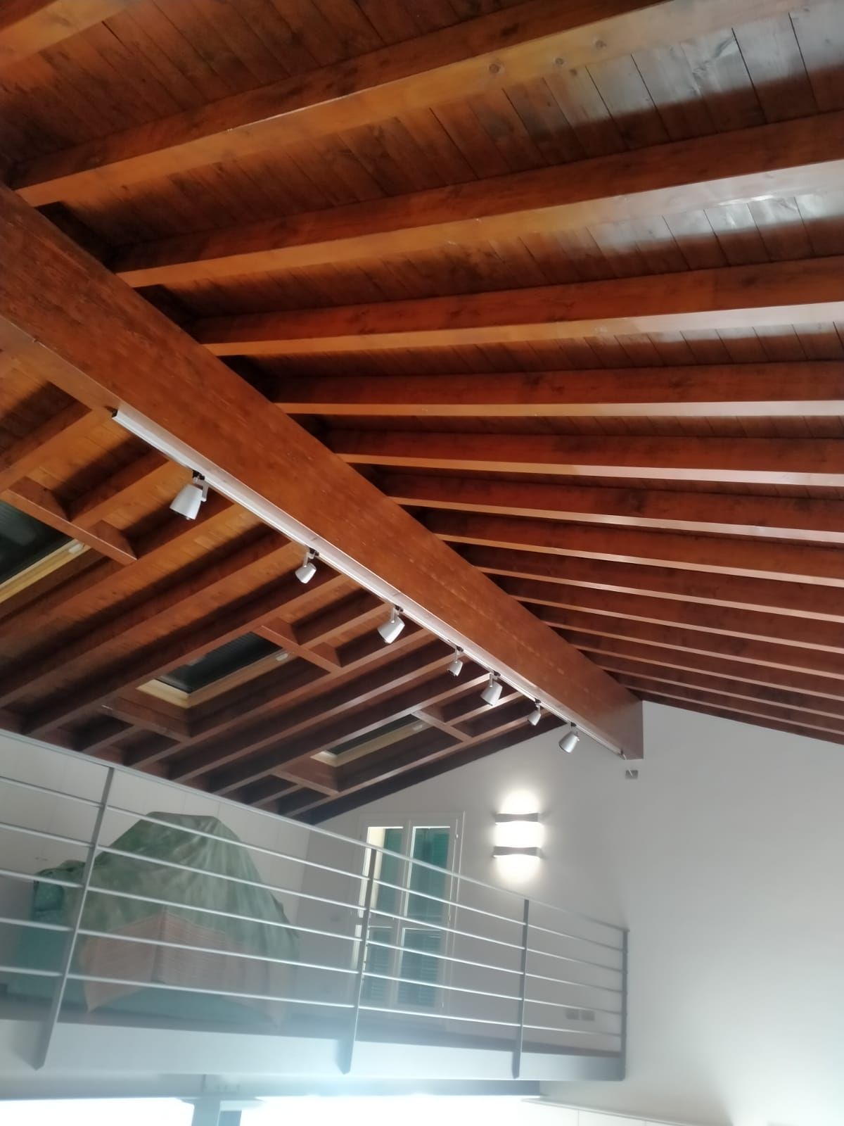 vernicitura travi in legno