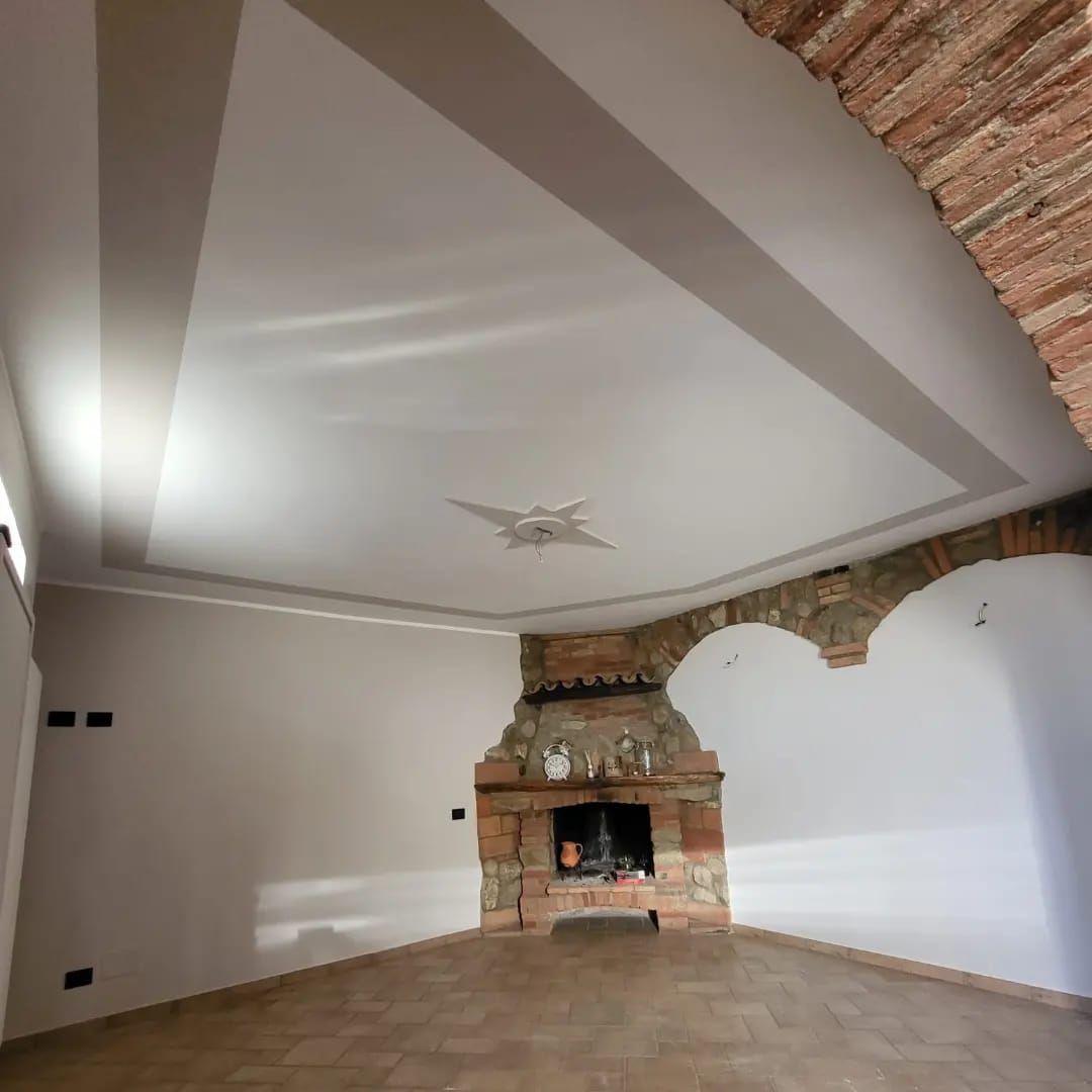 decoro salone con camino