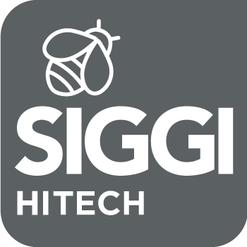Logo di SIGGI HITECH con il contorno bianco di un'ape sopra il nome su un quadrato grigio.