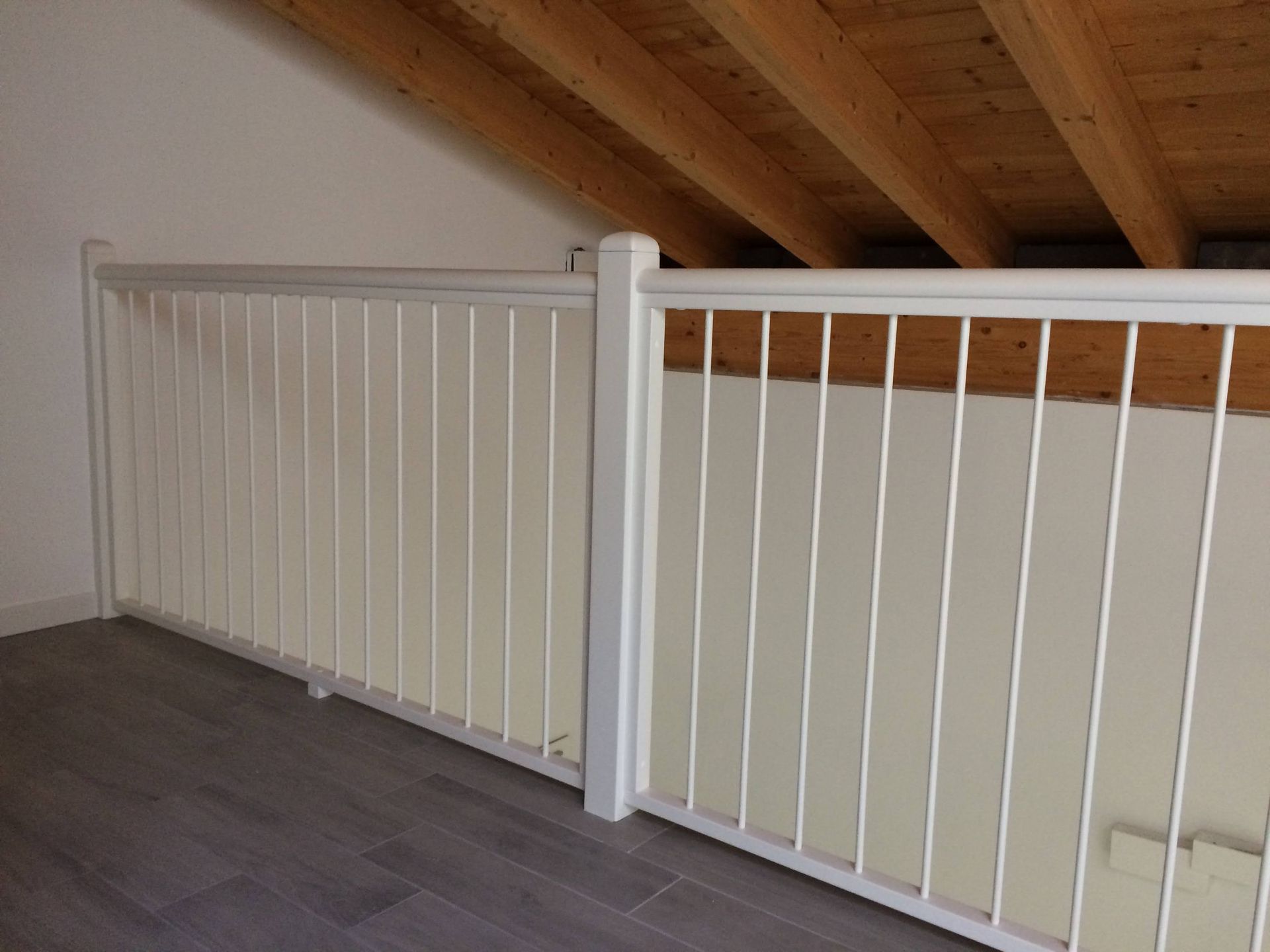 immagine ringhiera in legno