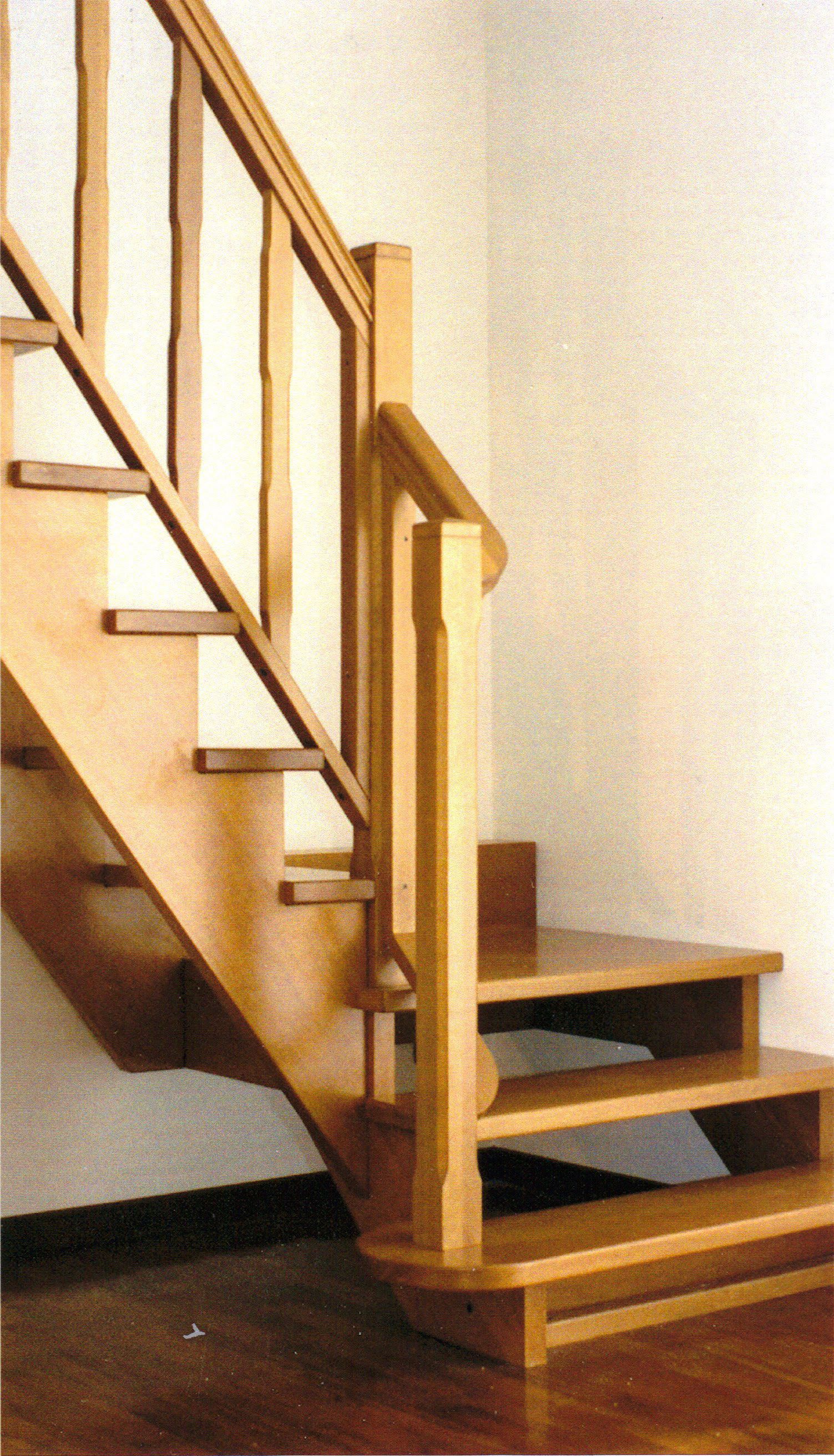 immagine scala in legno