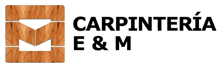 Logotipo de Carpintería E&M que presenta un icono cuadrado estilizado con textura de madera junto al texto en negrita negro 